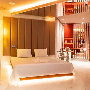 https://sensacoes-suites-adults-only.hotelsportoseguro.com